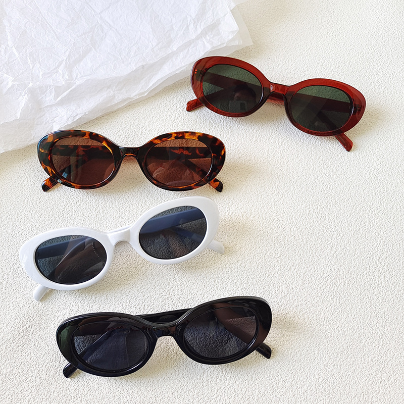 Women'S Fashion Eyewear - ヴィンテージ風小型オーバルサングラス 女性用 新ファッションブランド グラデーション エレガント アイウェア