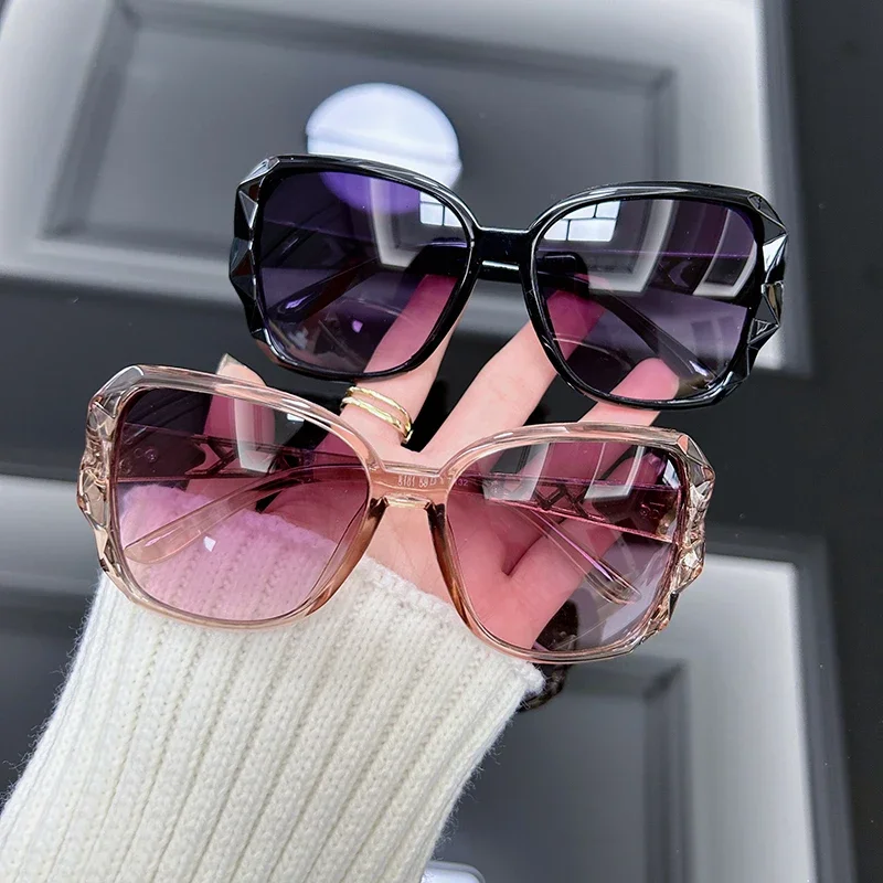 ヴィンテージ風のオーバーサイズサングラス、レディースブランド - Women'S Fashion Eyewear のレビューと価格