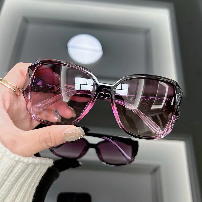 ヴィンテージ風のオーバーサイズサングラス、レディースブランド - Women'S Fashion Eyewear のレビューと価格