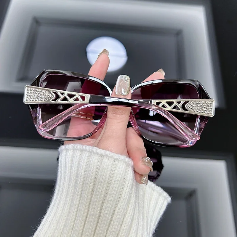 ヴィンテージ風のオーバーサイズサングラス、レディースブランド - Women'S Fashion Eyewear のレビューと価格