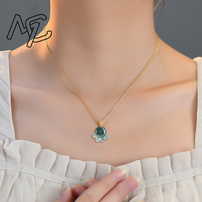 天然本物のエメラルドブルーウォータージェイド猫の足ペンダント - Women Fashion Necklace のレビューと価格