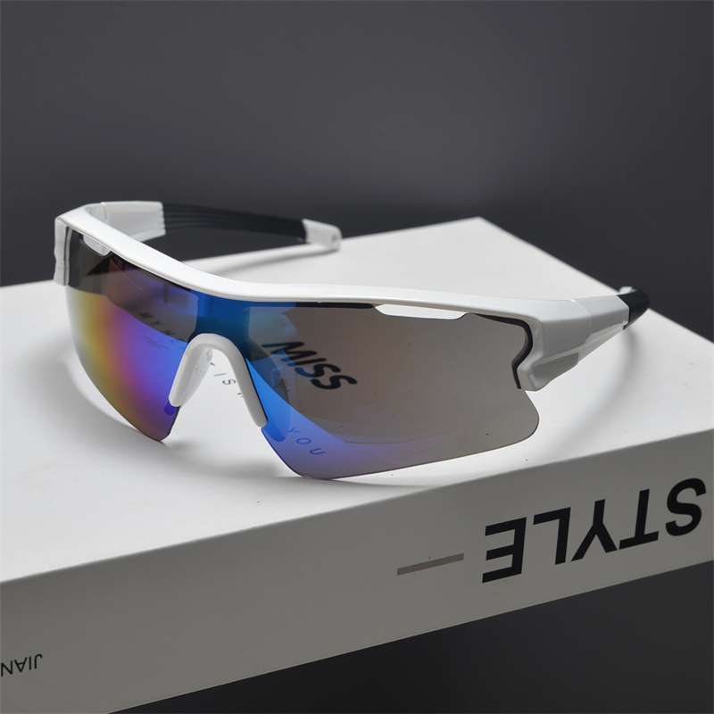 新作パンク風、スパイシーなデザインのサングラス。女性向け、ア - Women'S Fashion Eyewear のレビューと価格