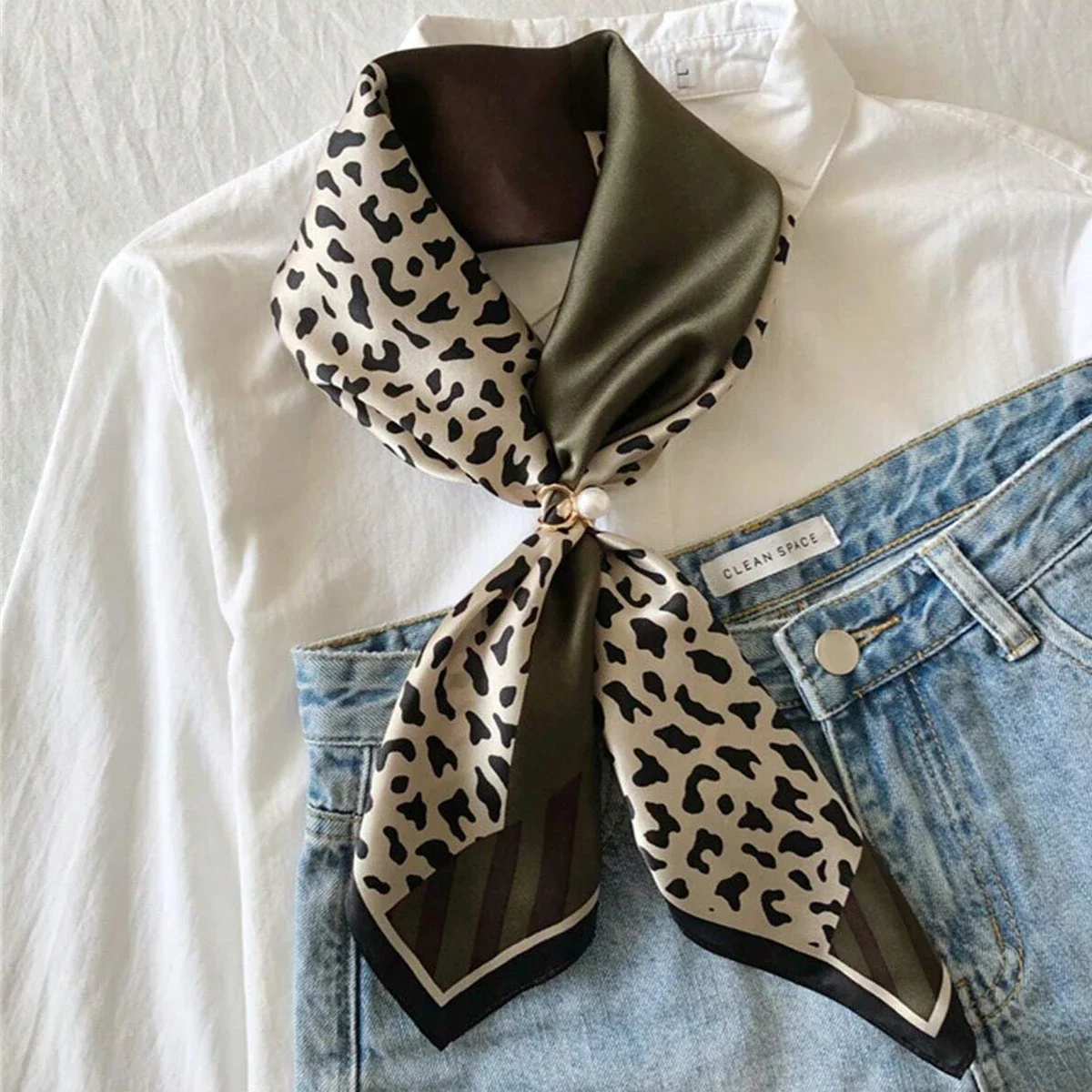 1枚の女性用ファッショナブルでミニマルなスタイルの70年代ス - Women'S Fashion In The 70S のレビューと価格